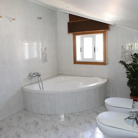 Casa Familiar Cerca De Playa America Holiday home Nigran